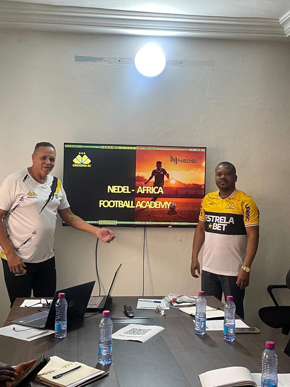Empresa Nedel artigos esportivos fecha contrato com a Africa